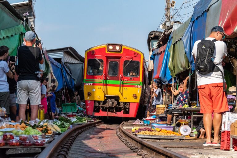 train, railway, market-5111809.jpg